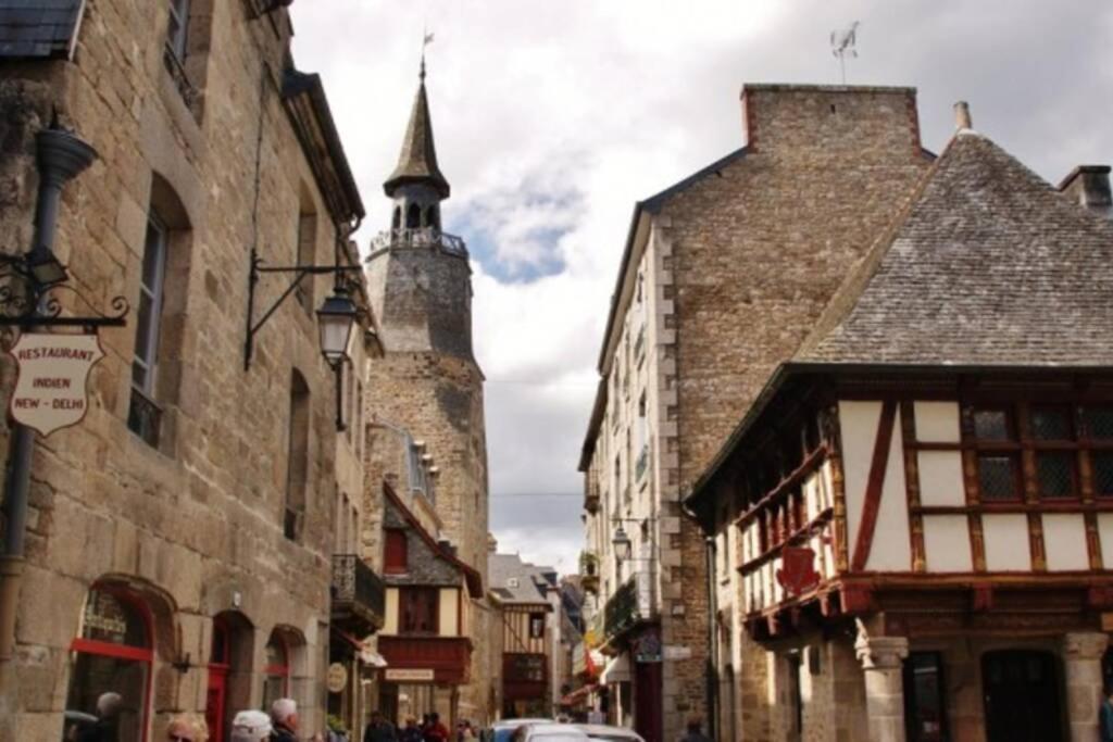 T2 Situe Au Coeur Du Centre Historique De Dinan Apartment Exterior photo
